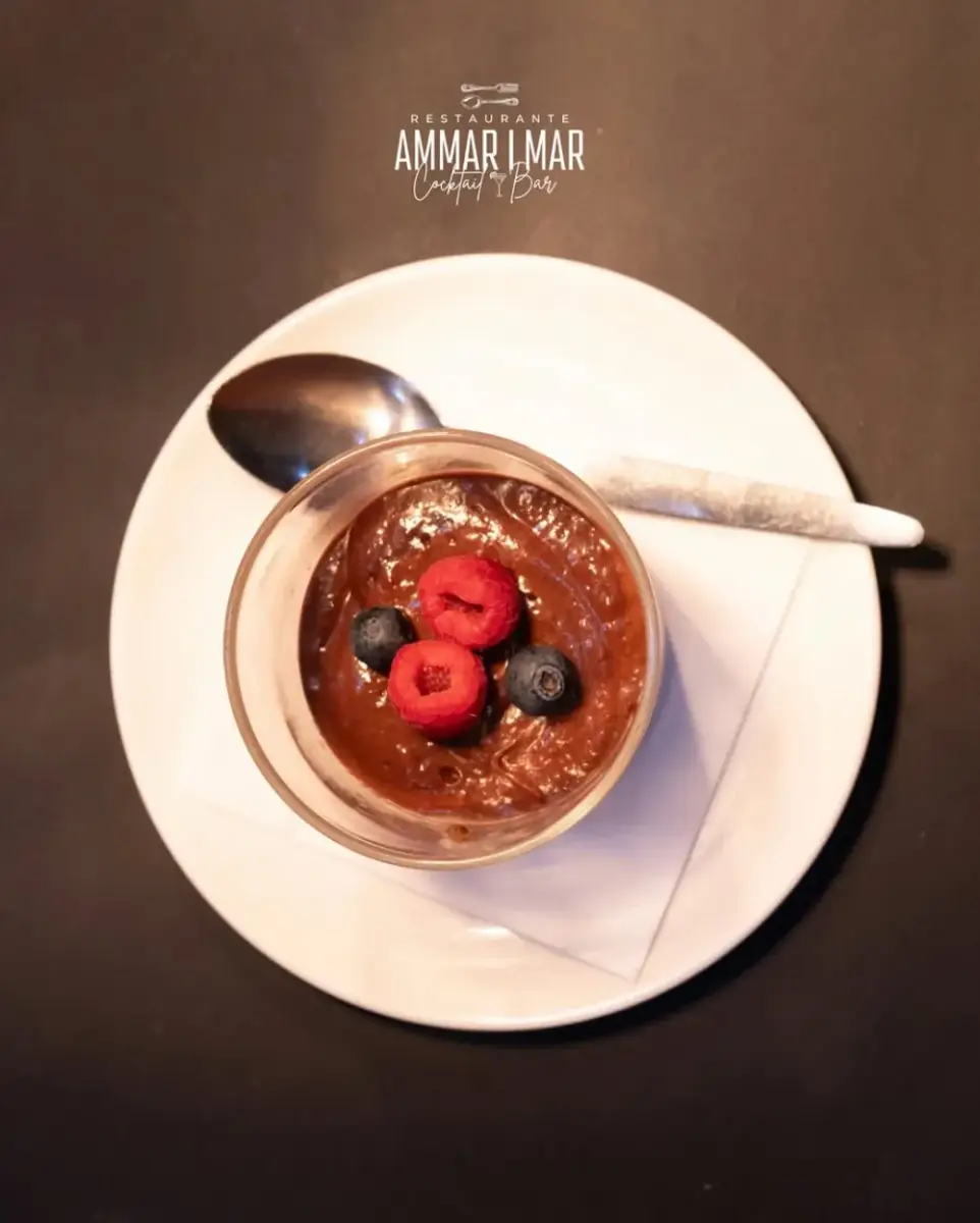 Mousse de chocolate com frutos vermelhos