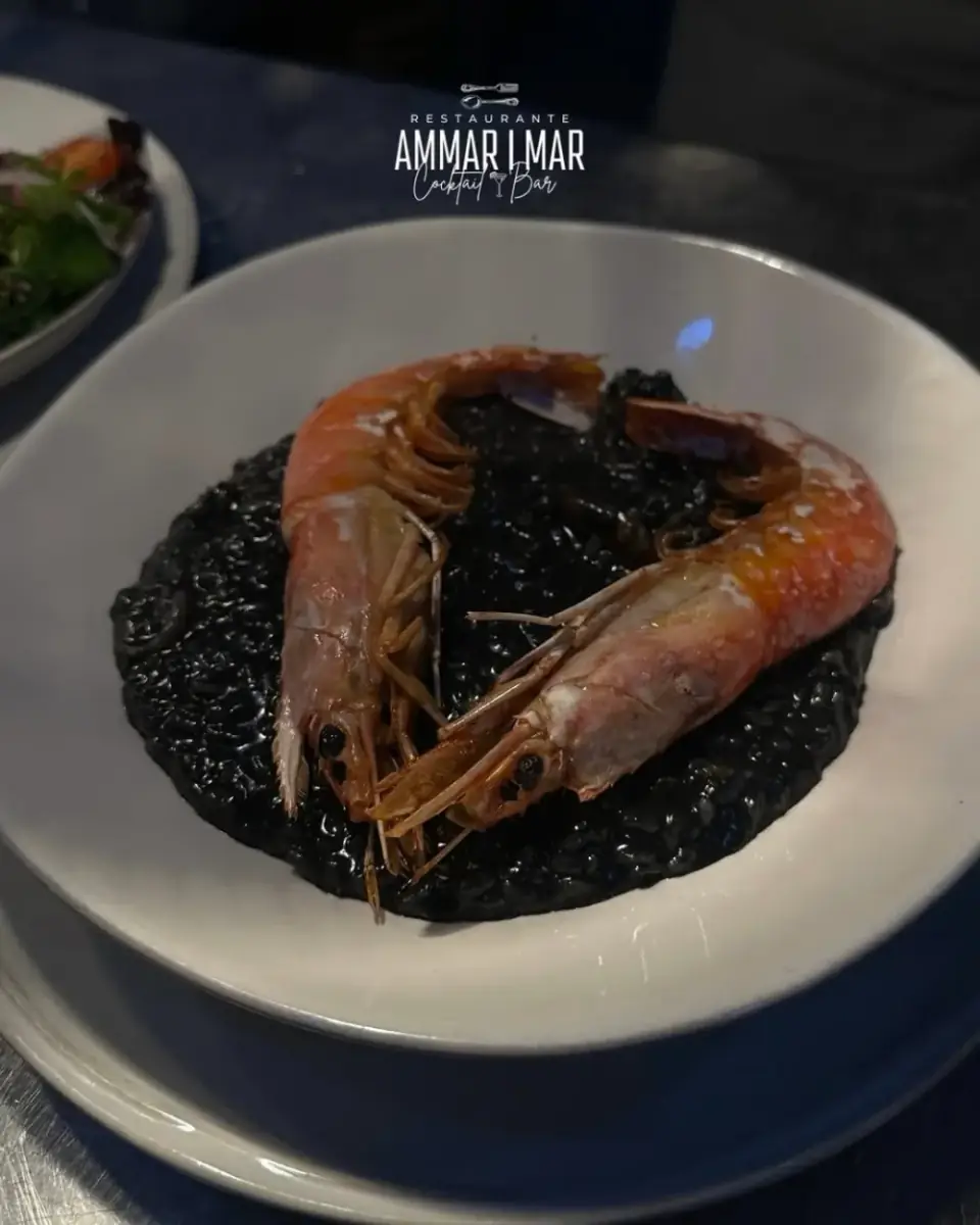 Risotto nero de lulas e camarão com gambas